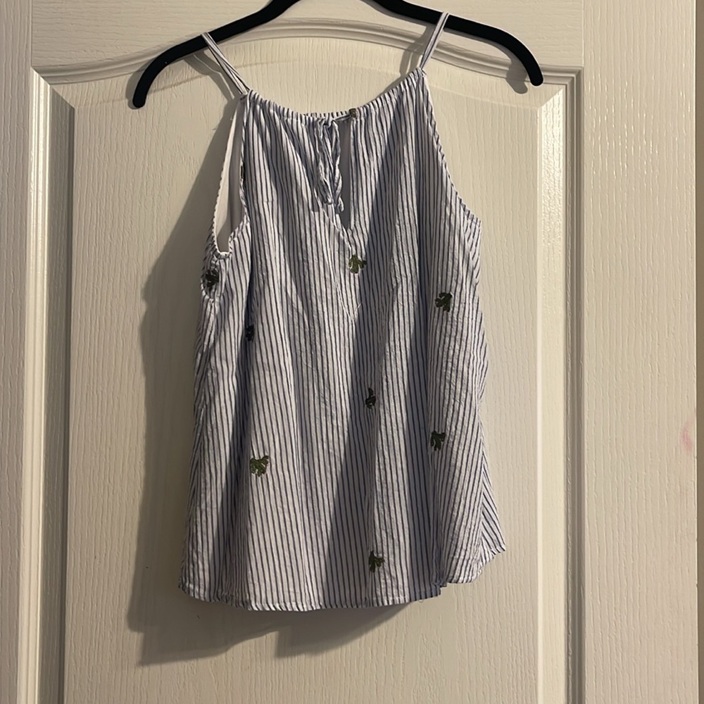 Super cute halter top - Picture 3 of 7